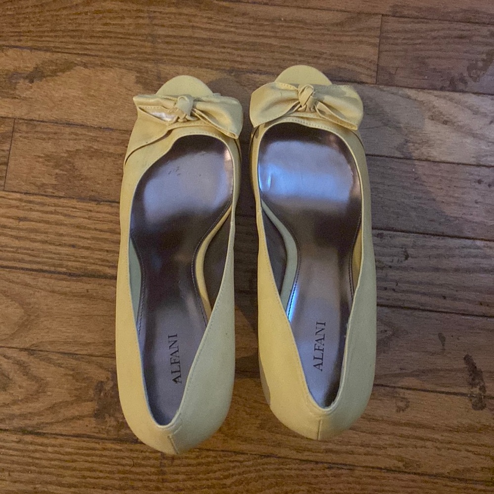 Alfani yellow heels